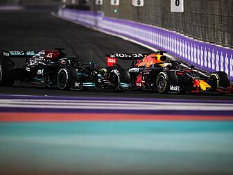 Hamilton v Verstappen F1 seaso...